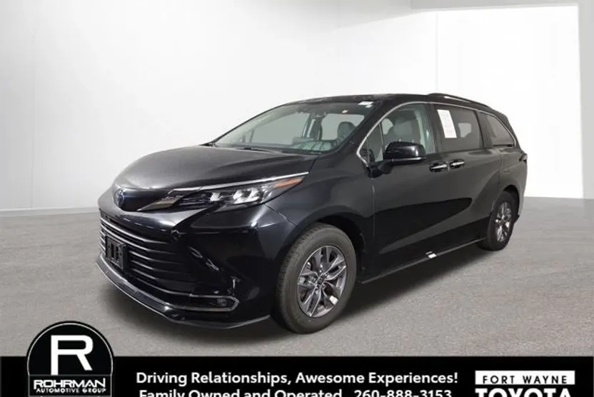 2024 Toyota Sienna XLE photo 1