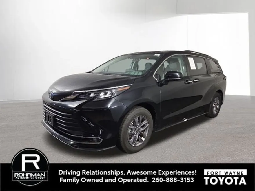 2024 Toyota Sienna XLE photo 1