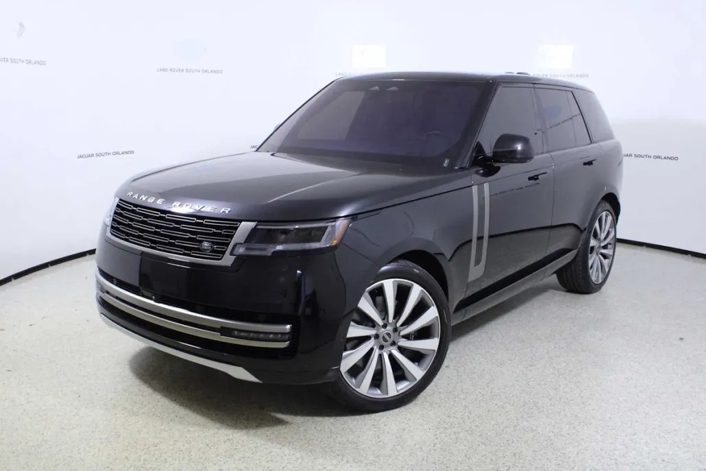2023 Land Rover Range Rover SE photo 1