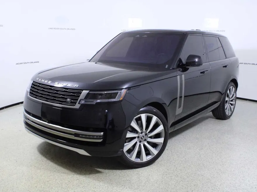 2023 Land Rover Range Rover SE photo 1