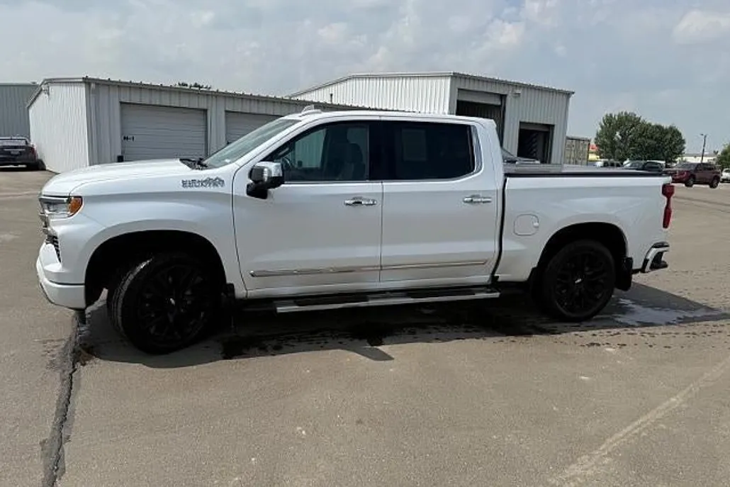 2023 Chevrolet Silverado 1500 High Country photo 1