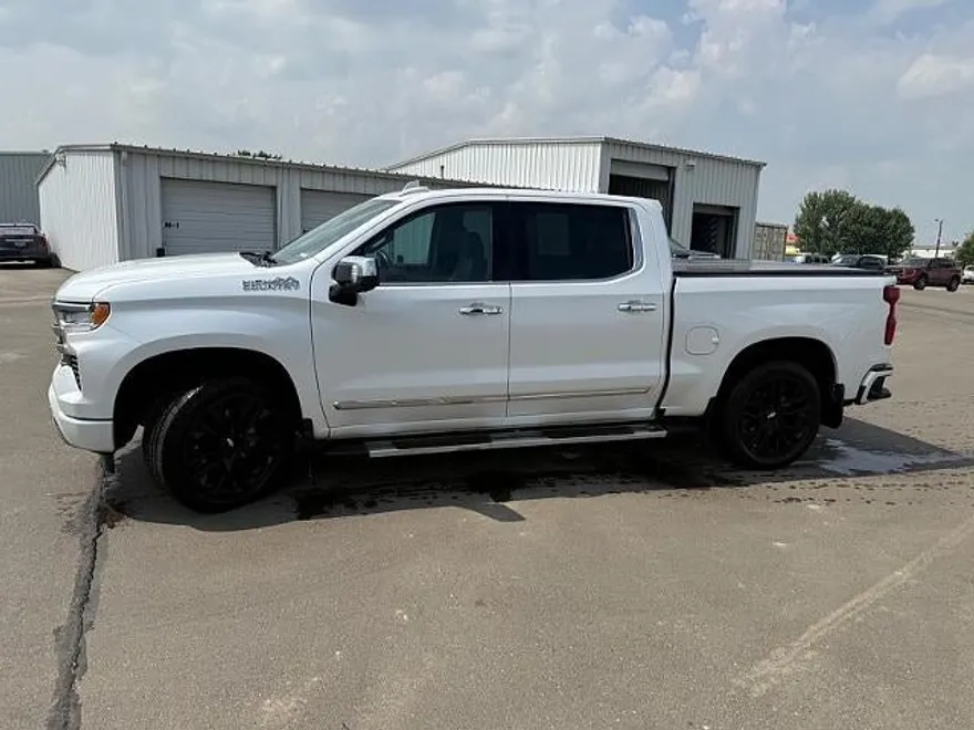 2023 Chevrolet Silverado 1500 High Country photo 1