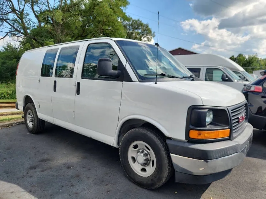 2017 Gmc Savana 2500 Cargo photo 1