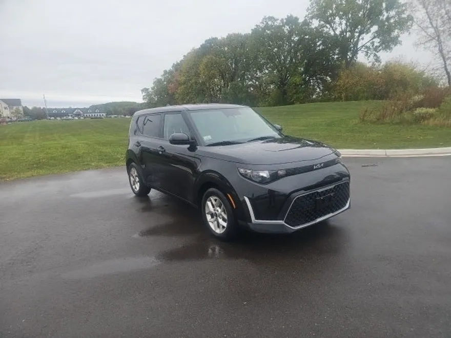 2024 Kia Soul LX photo 1