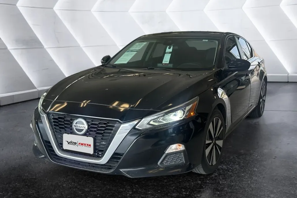 2022 Nissan Altima 2.5 SV photo 1