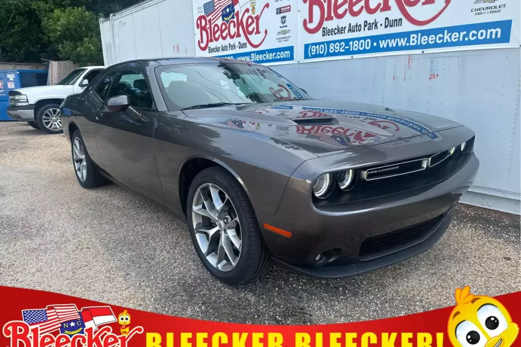 2022 Dodge Challenger SXT photo 1