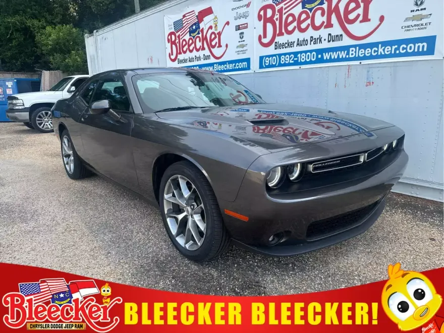 2022 Dodge Challenger SXT photo 1