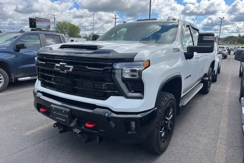 2025 Chevrolet Silverado 2500HD LTZ photo 1