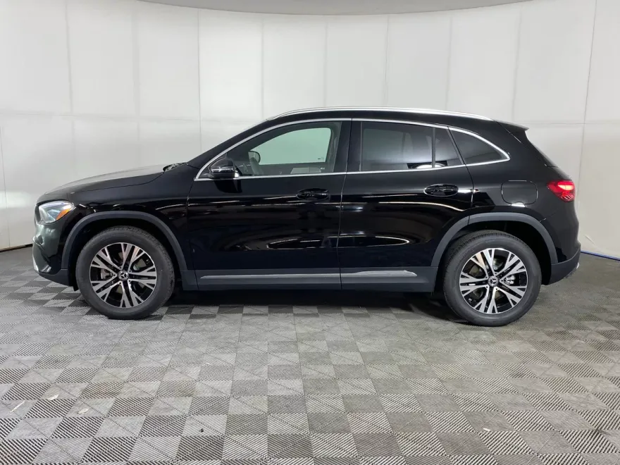 2026 Mercedes Benz GLA 250 4MATIC photo 1