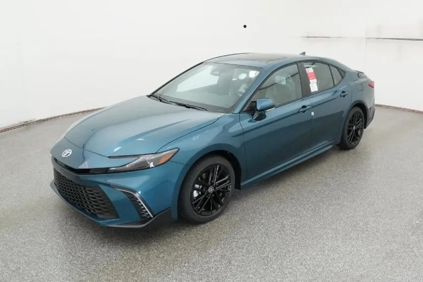 2026 Toyota Camry SE photo 1