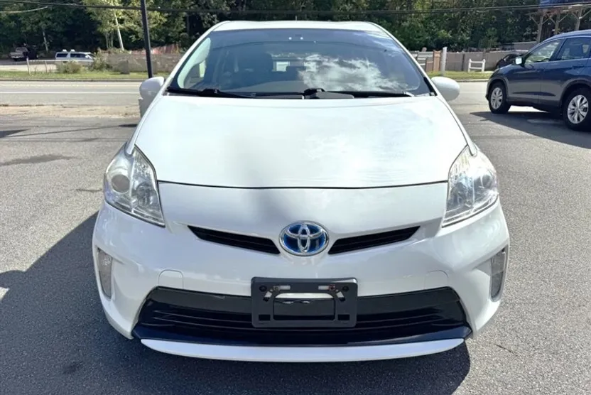 2014 Toyota Prius Four photo 1