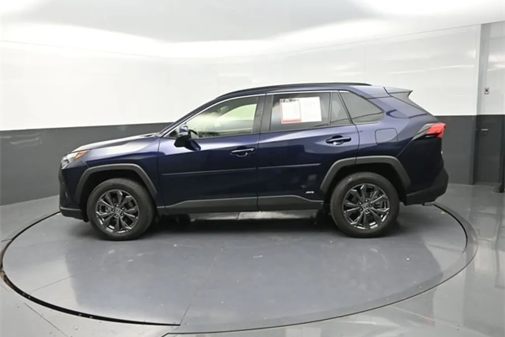 2023 Toyota RAV4 Hybrid XLE Premium photo 1