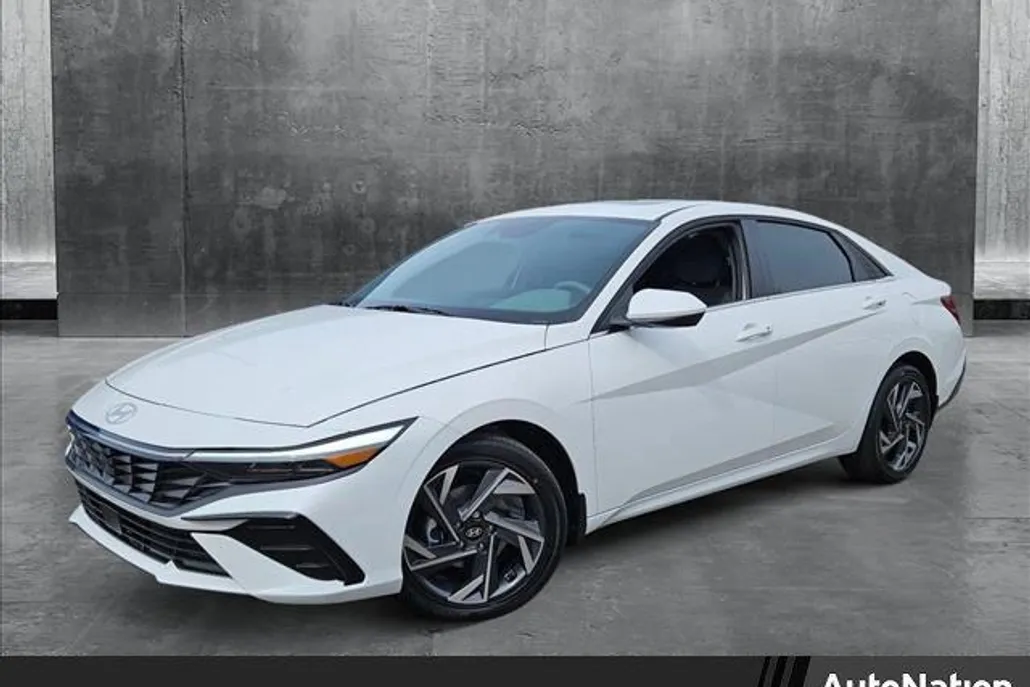 2025 Hyundai Elantra SEL Convenience photo 1