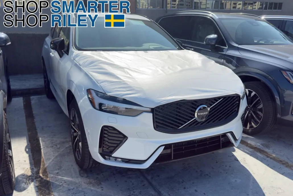2026 Volvo XC60 B5 photo 1