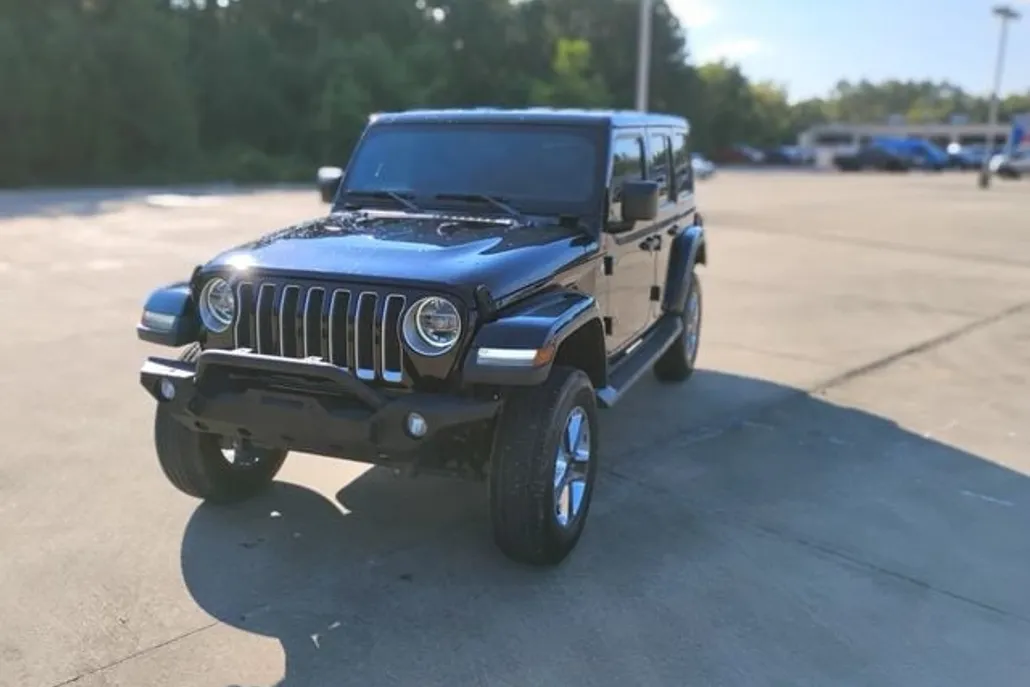 2020 Jeep Wrangler Unlimited Sahara photo 1