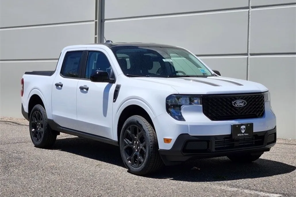 2025 Ford Maverick XLT photo 1