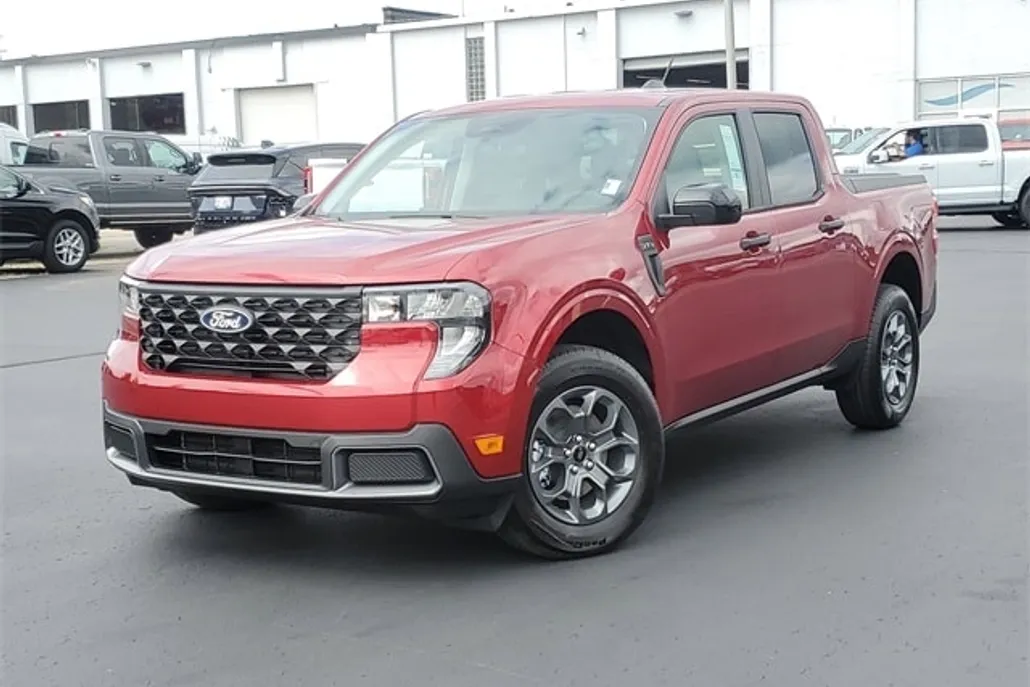 2025 Ford Maverick XLT photo 1