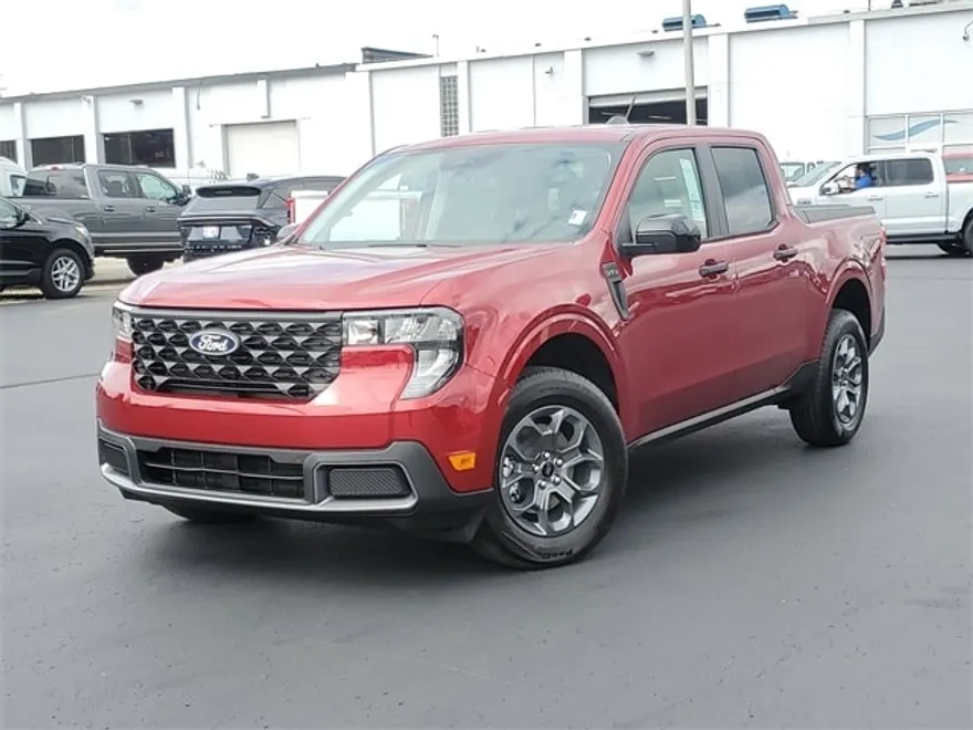 2025 Ford Maverick XLT photo 1
