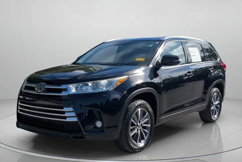 2019 Toyota Highlander XLE photo 1
