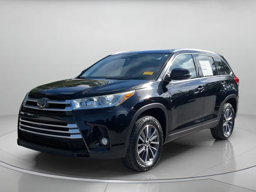 2019 Toyota Highlander XLE photo 1
