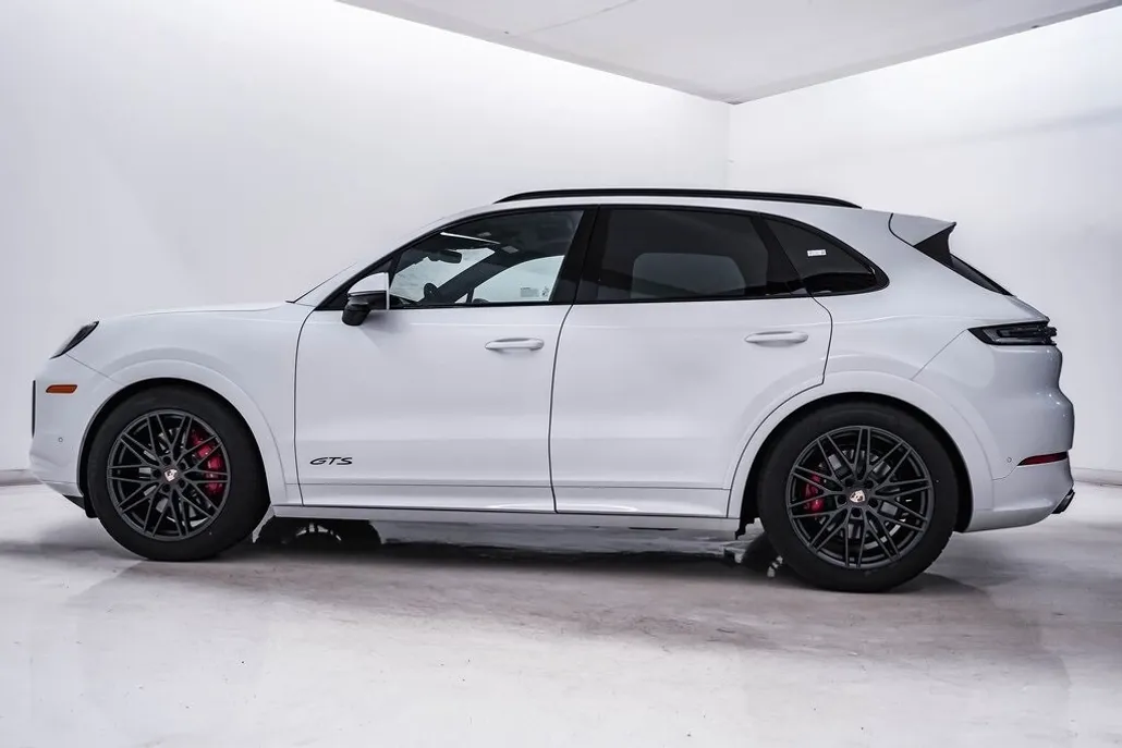 2025 Porsche Cayenne GTS photo 1