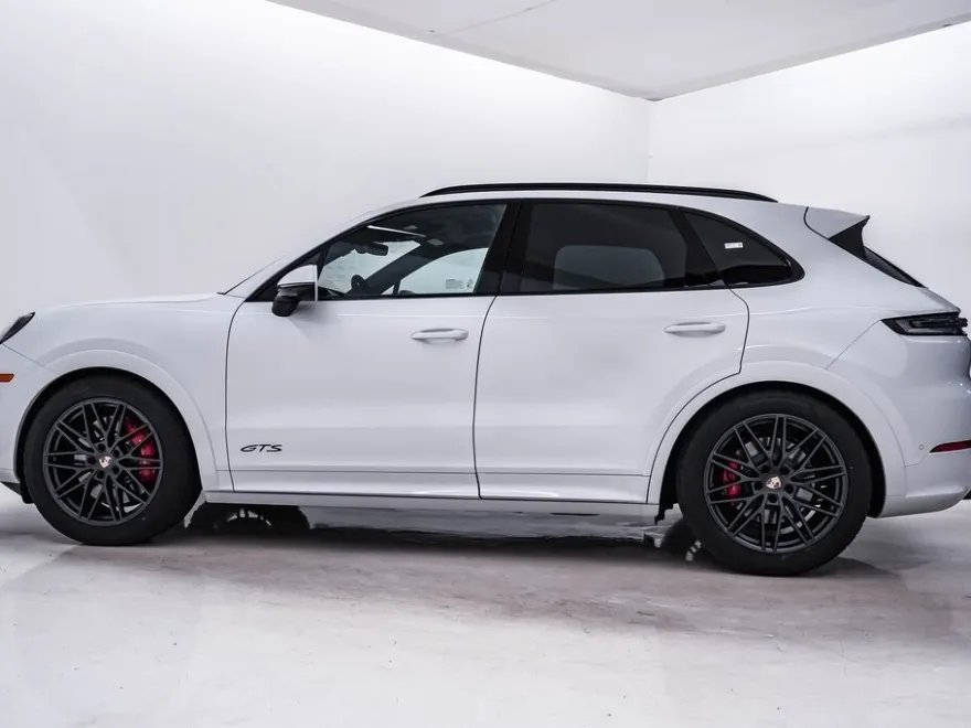 2025 Porsche Cayenne GTS photo 1