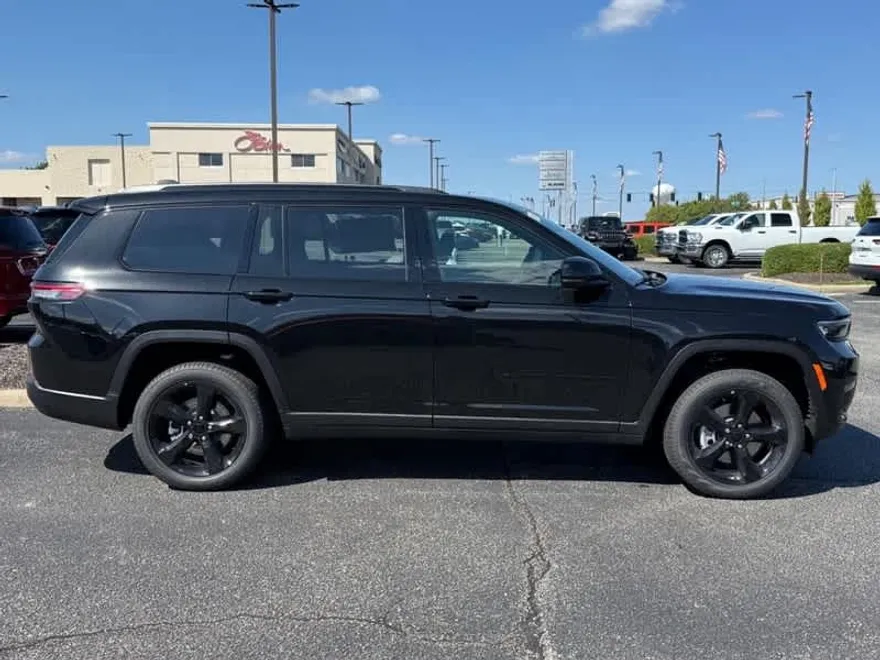 2025 Jeep Grand Cherokee Limited photo 1