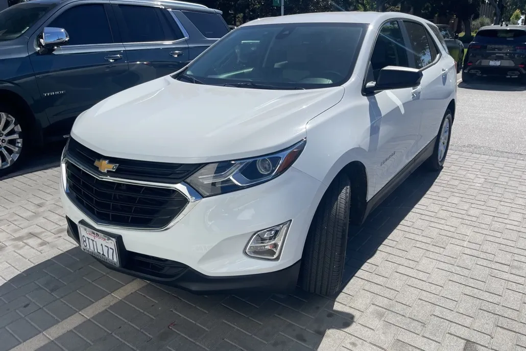 2020 Chevrolet Equinox LS photo 1