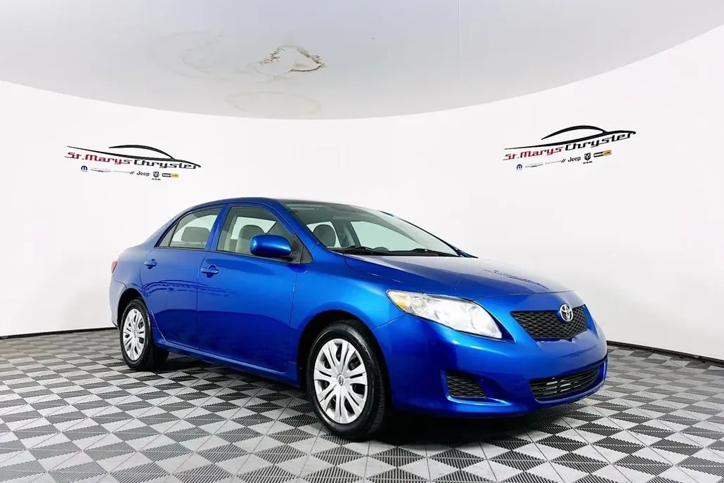 2010 Toyota Corolla LE photo 1