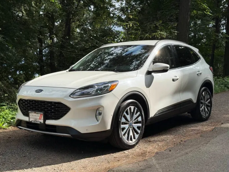 2020 Ford Escape Titanium photo 1