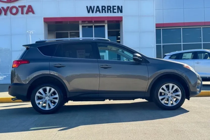 2015 Toyota RAV4 Limited photo 1