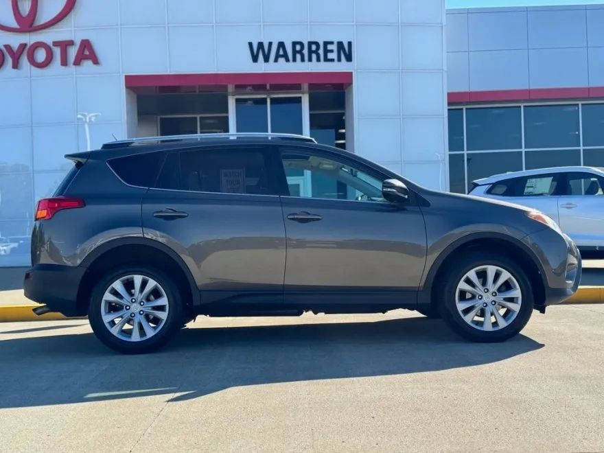 2015 Toyota RAV4 Limited photo 1