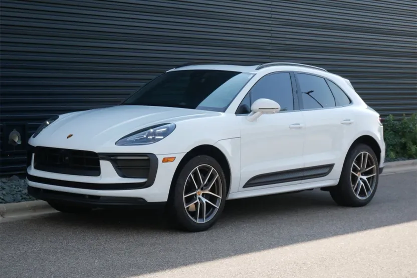 2023 Porsche Macan T photo 1