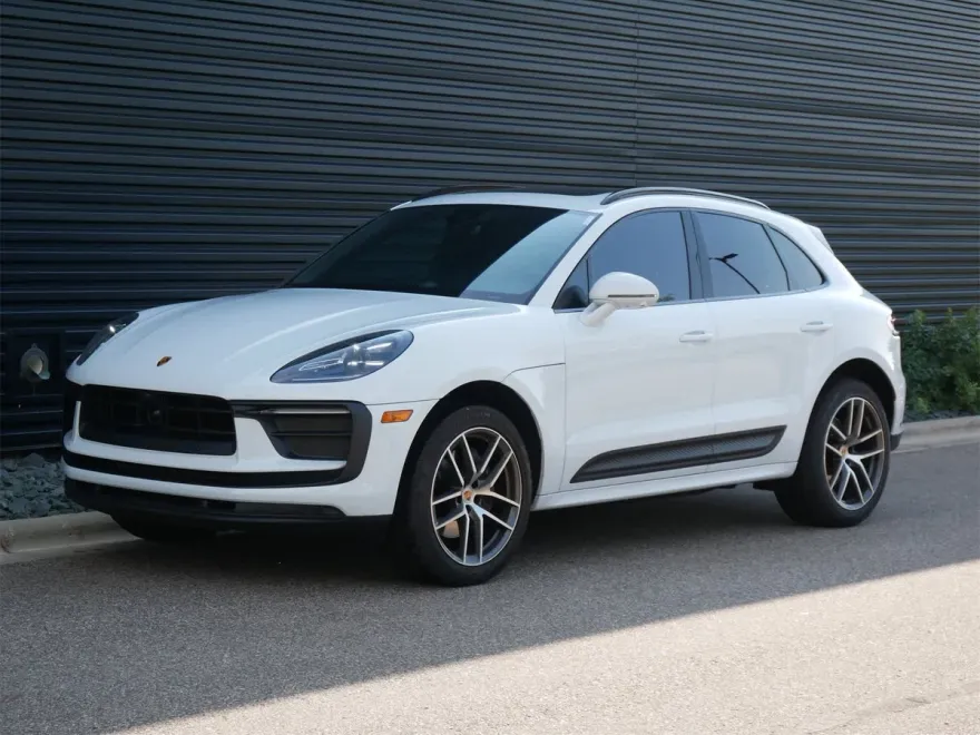 2023 Porsche Macan T photo 1