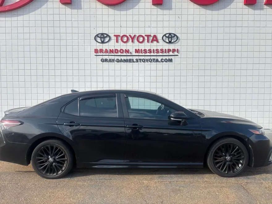 2022 Toyota Camry SE photo 1