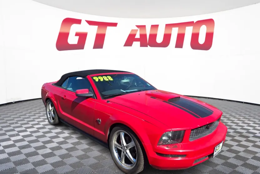 2009 Ford Mustang V6 Deluxe photo 1