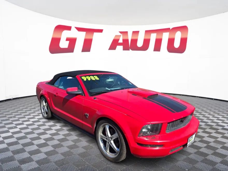 2009 Ford Mustang V6 Deluxe photo 1