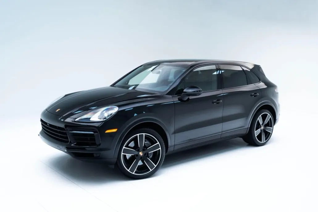 2023 Porsche Cayenne Platinum Edition photo 1