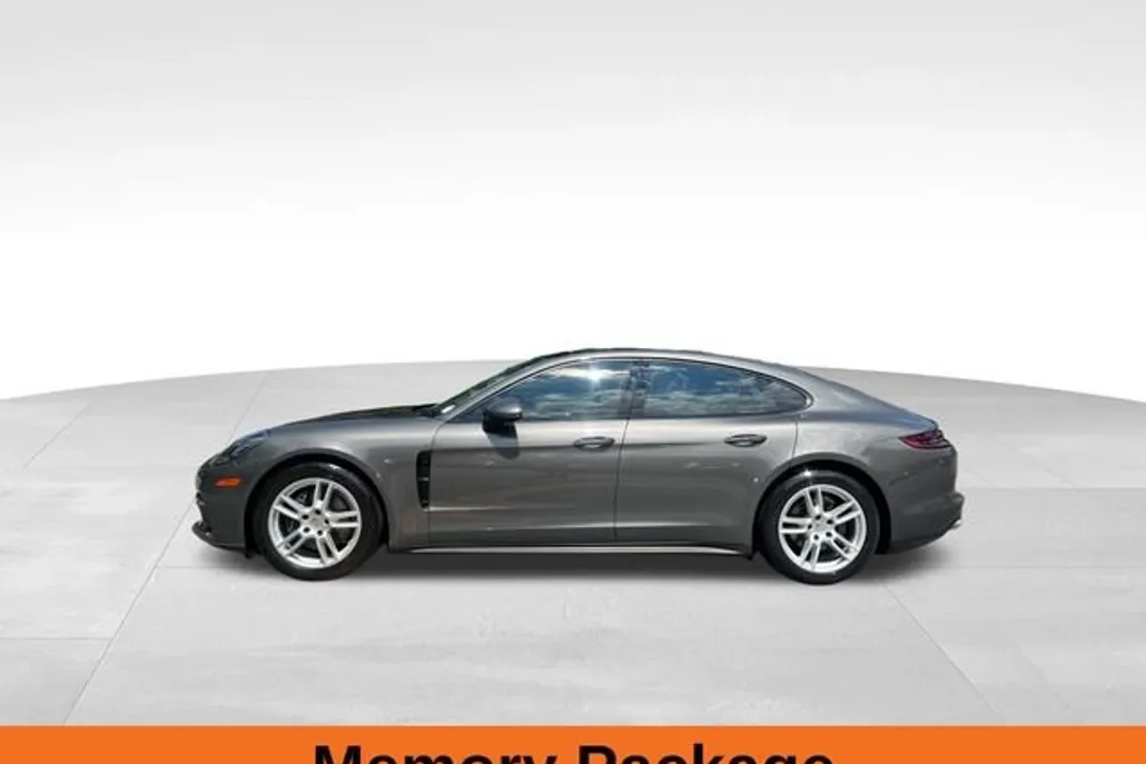 2018 Porsche Panamera 4 photo 1