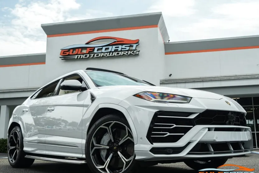 2020 Lamborghini Urus photo 1