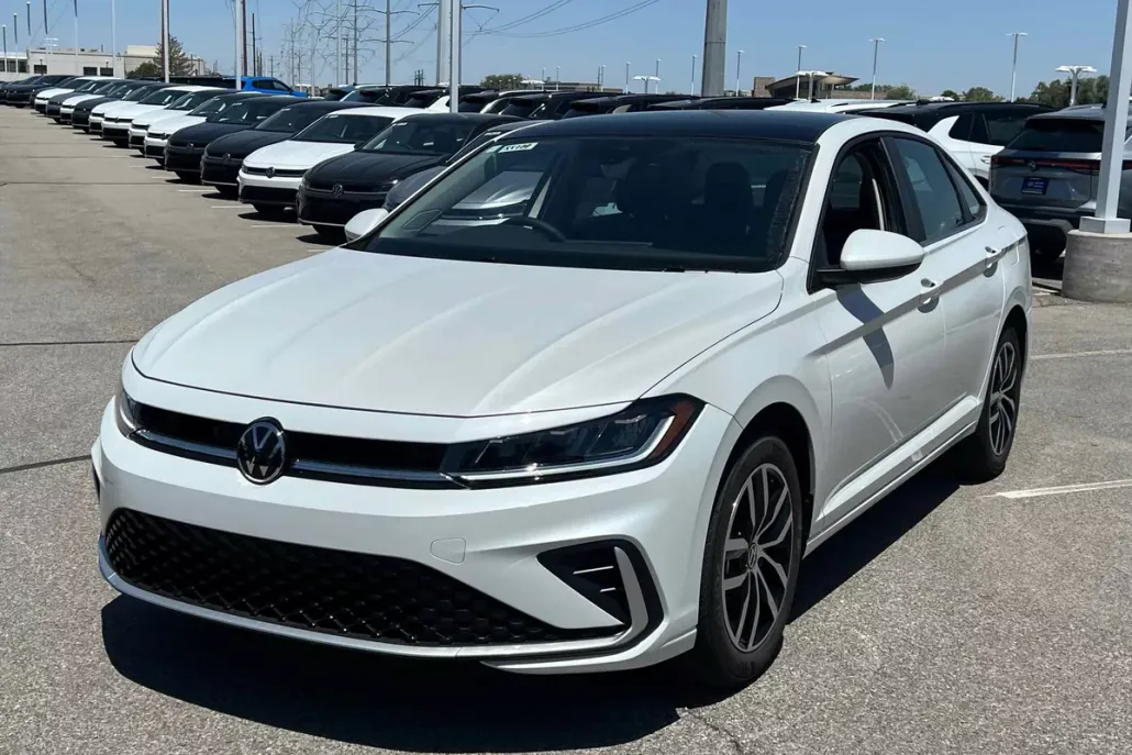 2025 Volkswagen Jetta SE photo 1