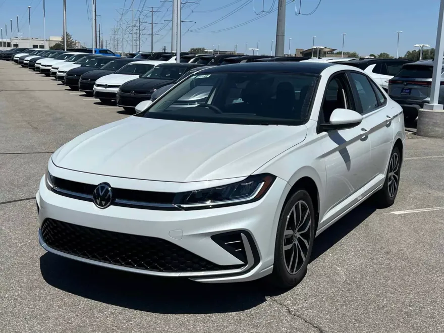2025 Volkswagen Jetta SE photo 1