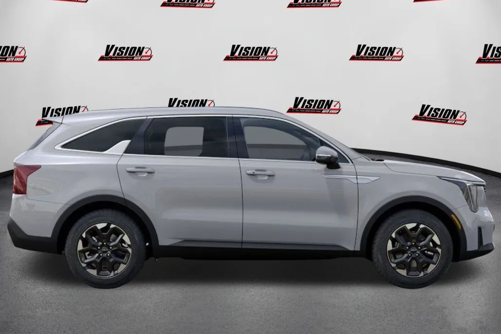 2024 Kia Sorento S photo 1