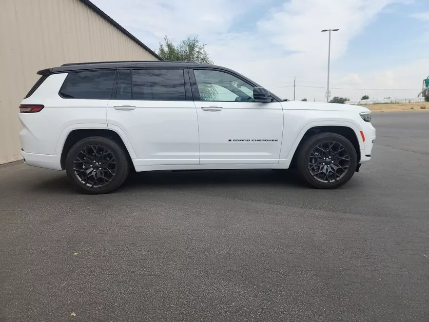 2024 Jeep Grand Cherokee L Summit photo 1