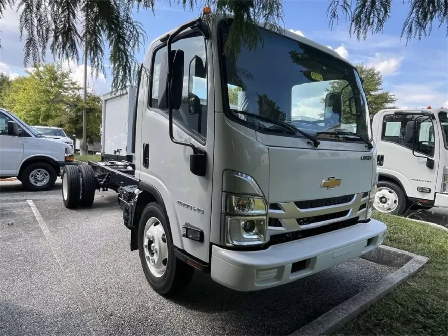 2025 Chevrolet Silverado 4500HD photo 1