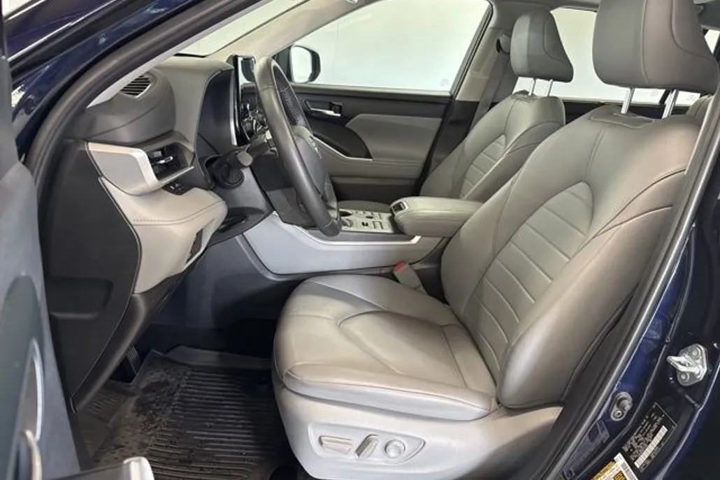 2024 Toyota Highlander XLE photo 1