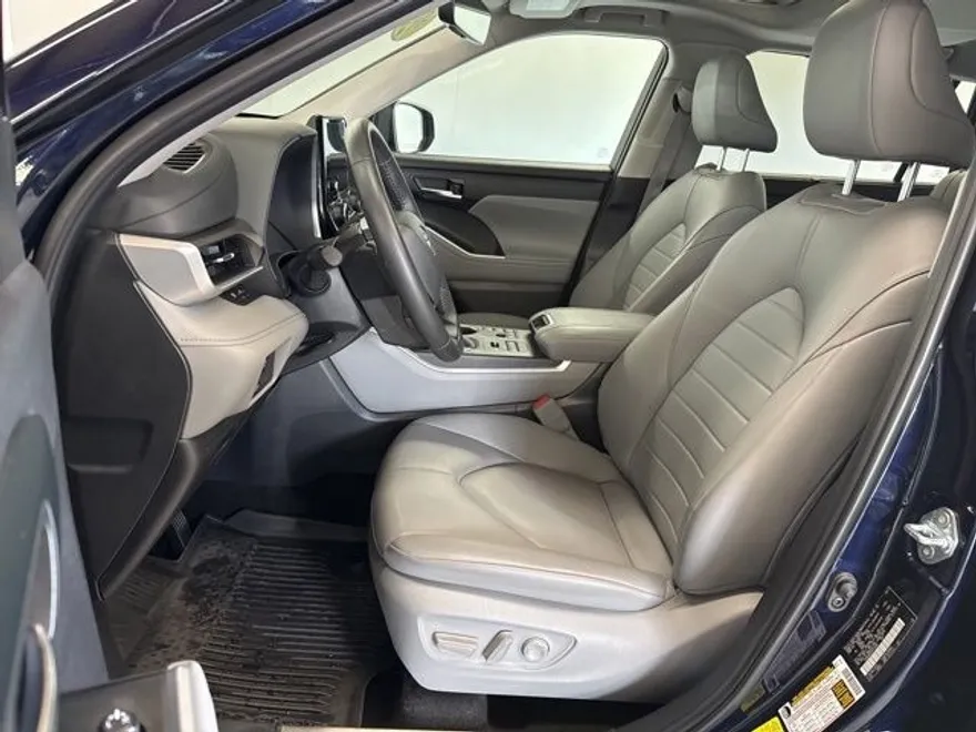 2024 Toyota Highlander XLE photo 1