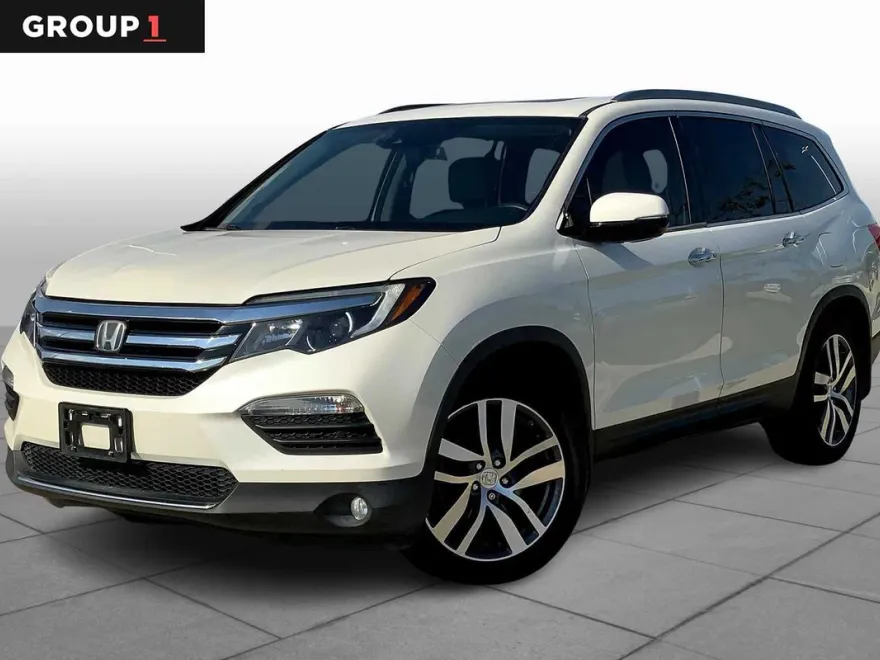 2018 Honda Pilot Touring photo 1
