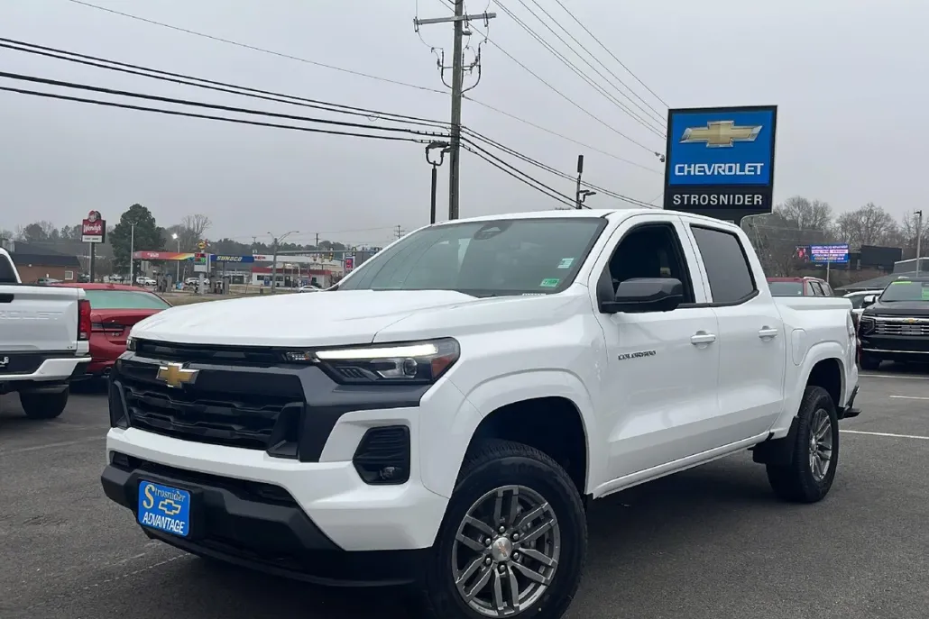 2025 Chevrolet Colorado Work Truck LT photo 1