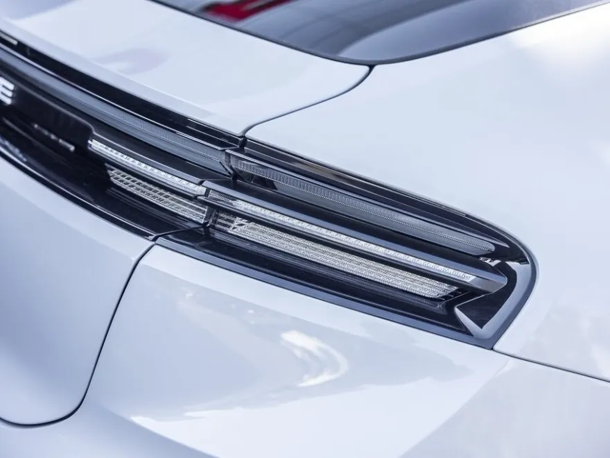 2025 Porsche Macan Electric photo 1